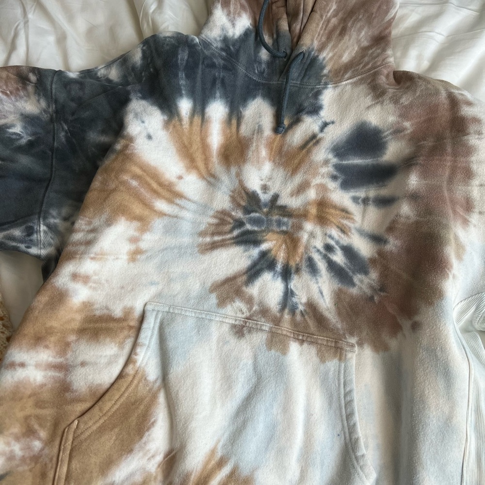 Aritzia TNA tie dye hoodie